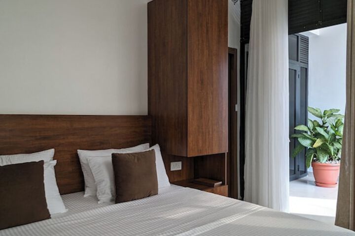 Room 11 of 30
