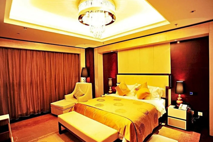 Room 5 of 20