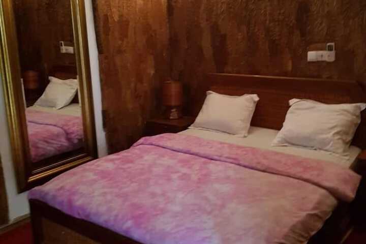 Room 7 of 24