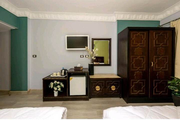 Room 5 of 11