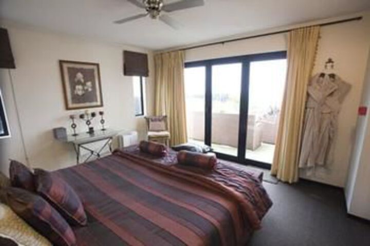 Room 13 of 16