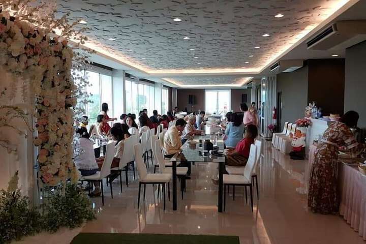 Dining 59 of 77