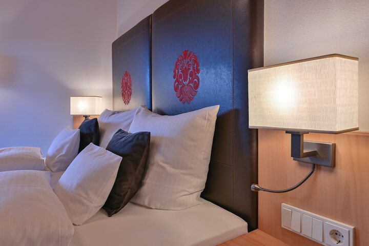 Room 3 of 32