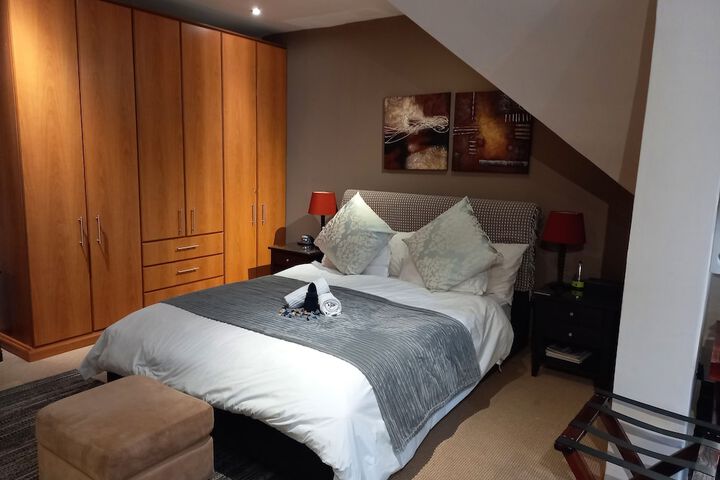 Room 10 of 28