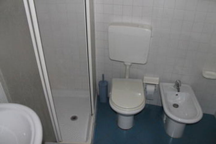 Room 53 of 499