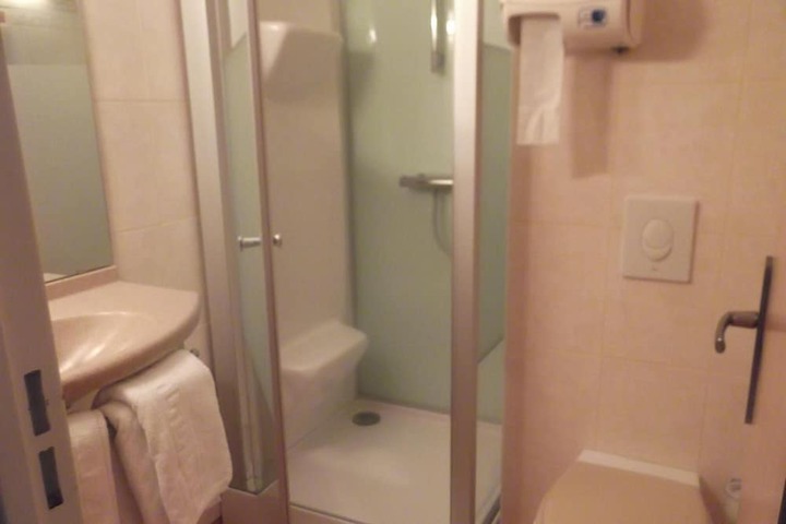 Room 15 of 32