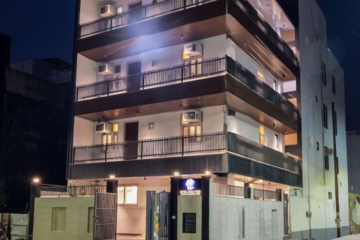Hotel park Tree I Sec-63a I Noida