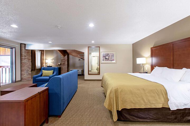 1 King Bed (4 of 5)