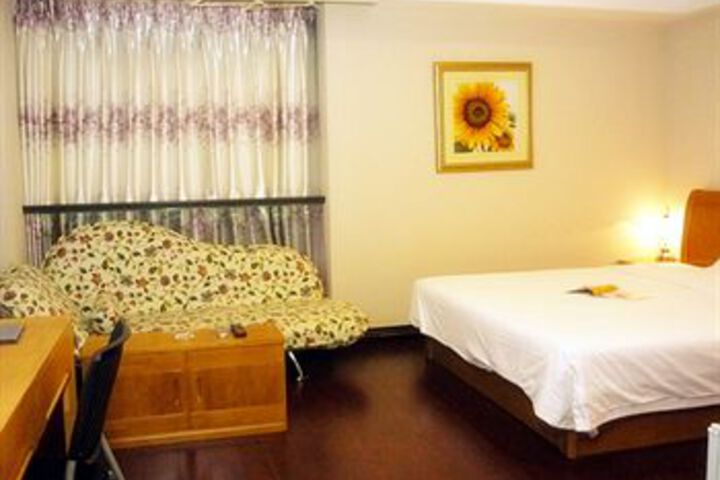 Room 8 of 11