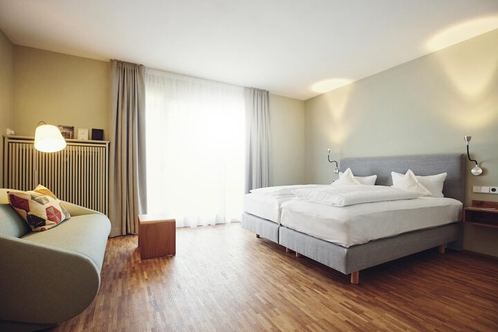 Room 18 of 108