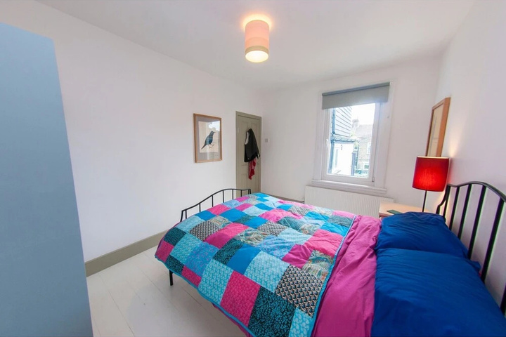 Modern and Luxurious House Close to Central London