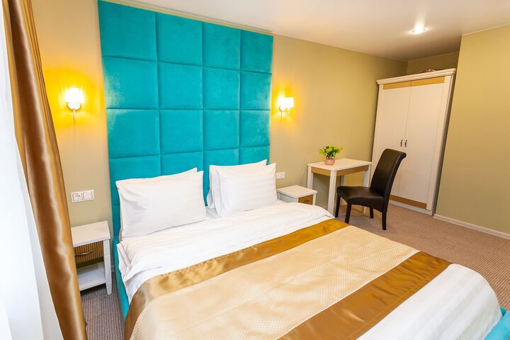 Room 8 of 25
