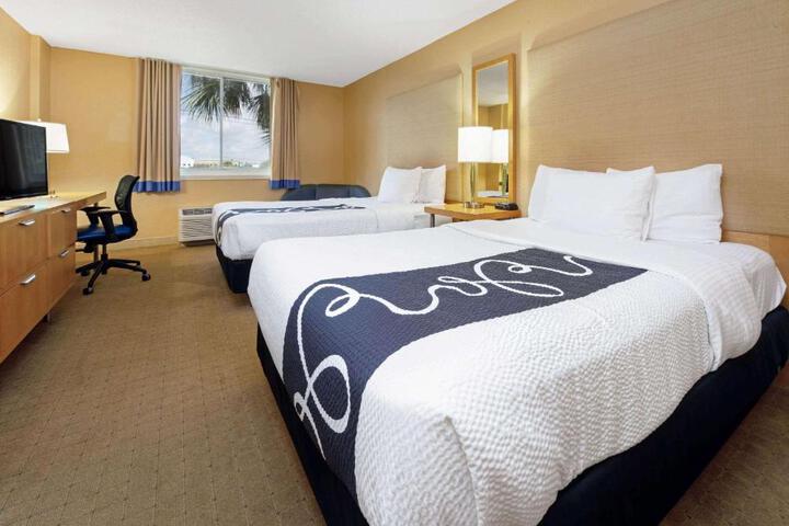Double Accessible Queen Size Bed (2 of 3)