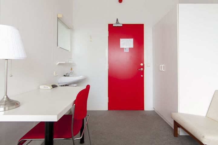 Room 6 of 88