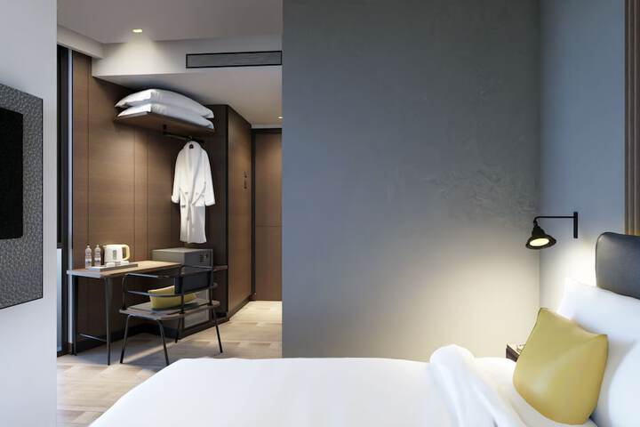 Room 6 of 10