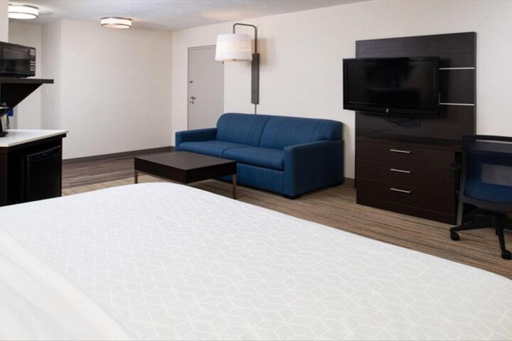 Standard Room, King or Two Doubles (1 of 4)
