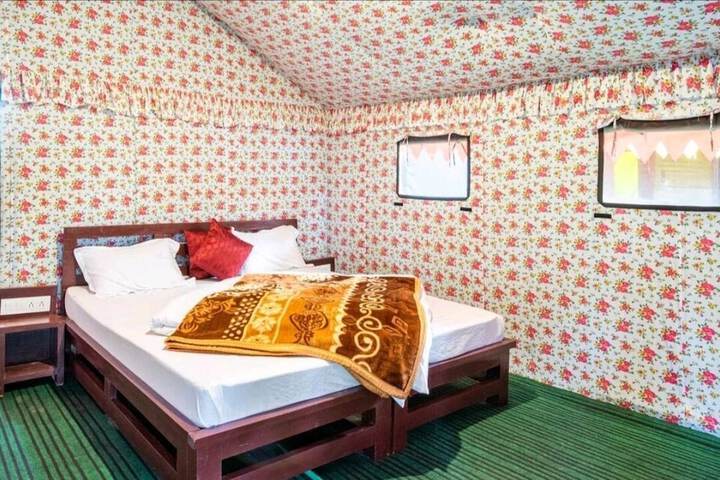 Room 7 of 12