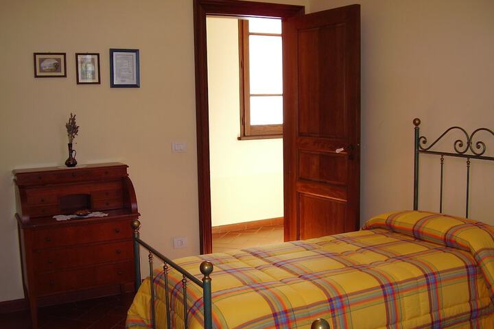 Room 3 of 49