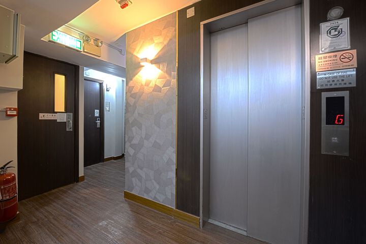 Ballroom/Hall 28 of 33