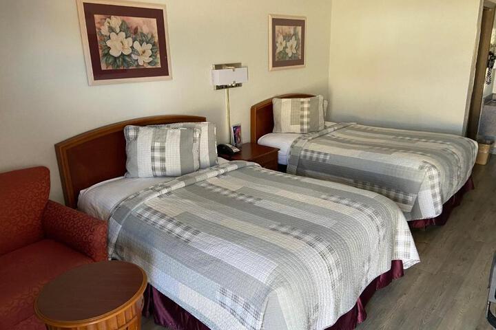 2 Double Beds (1 of 5)