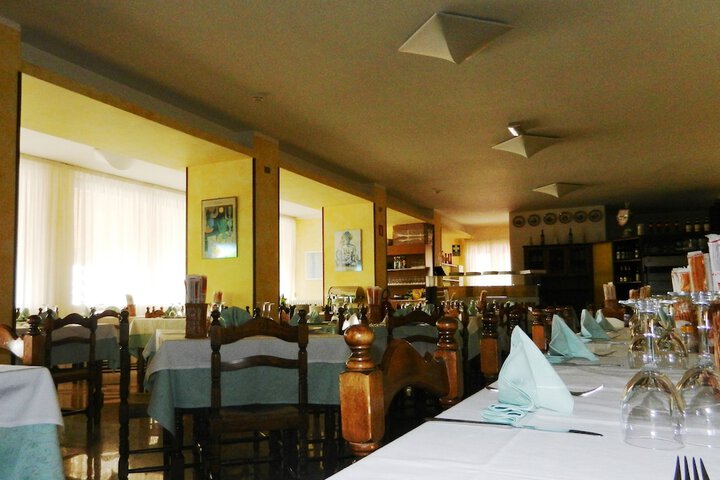 Dining 26 of 62