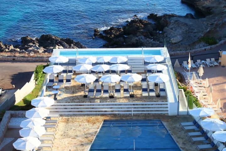 Pool Hotel