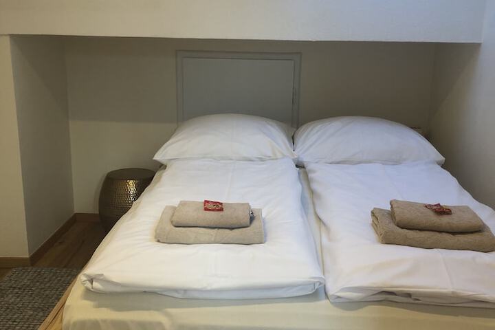 Room 40 of 221