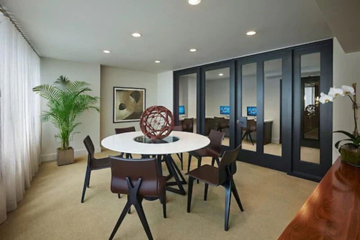Business Center 22 of 24