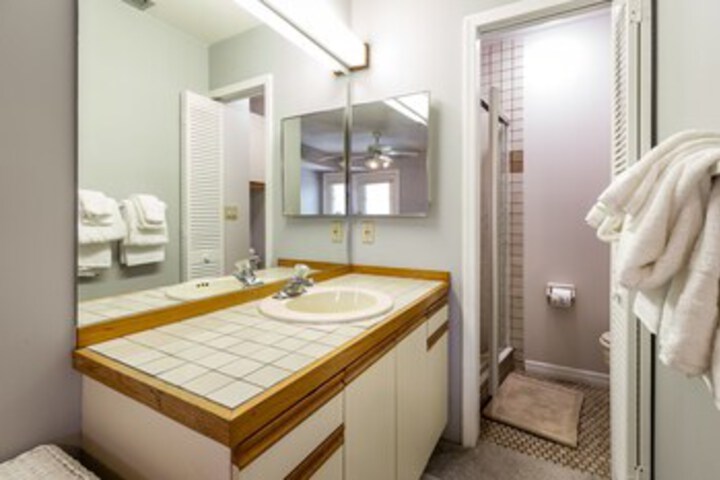 Room 6 of 33