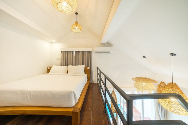 Room 4 of 28