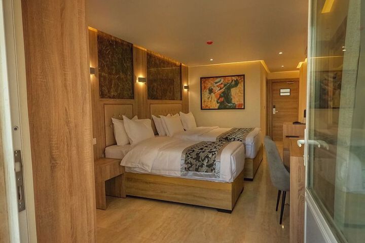 Room 10 of 30