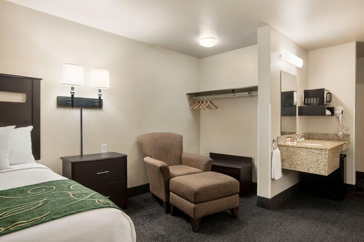 Room 8 of 16
