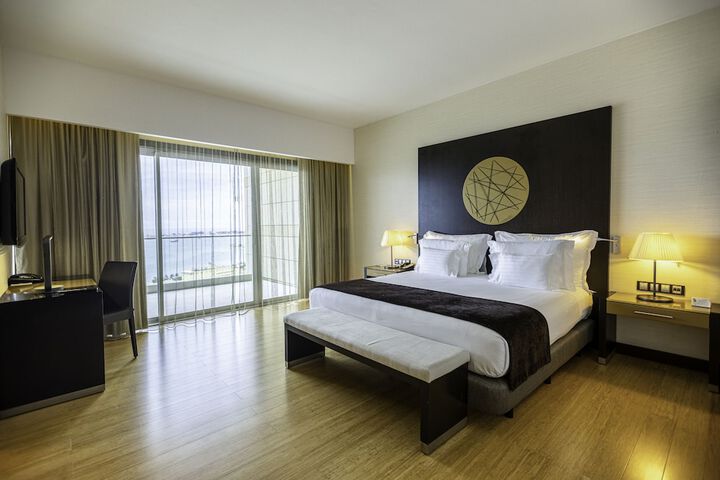 Room 10 of 82