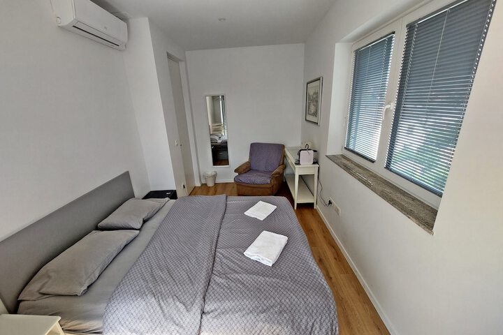 Room 3 of 43