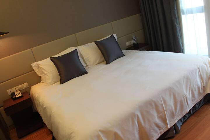Room 15 of 108