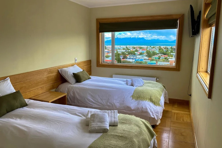 Room 4 of 10