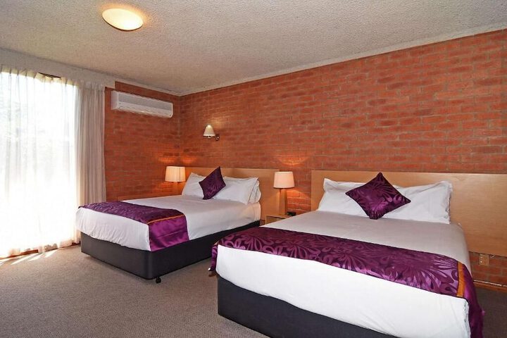 Room 10 of 34