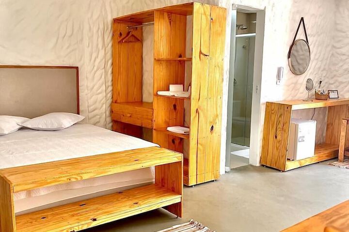 Room 2 of 33