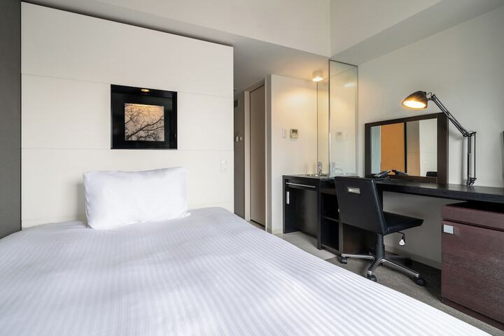 Room 14 of 22