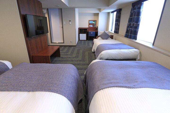 Room 16 of 38