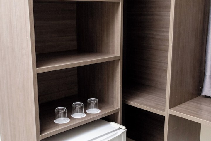 Room 4 of 33