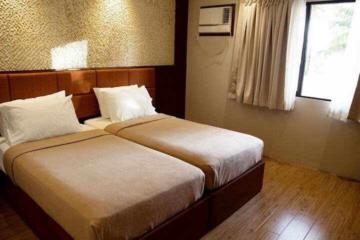 Room 2 of 32