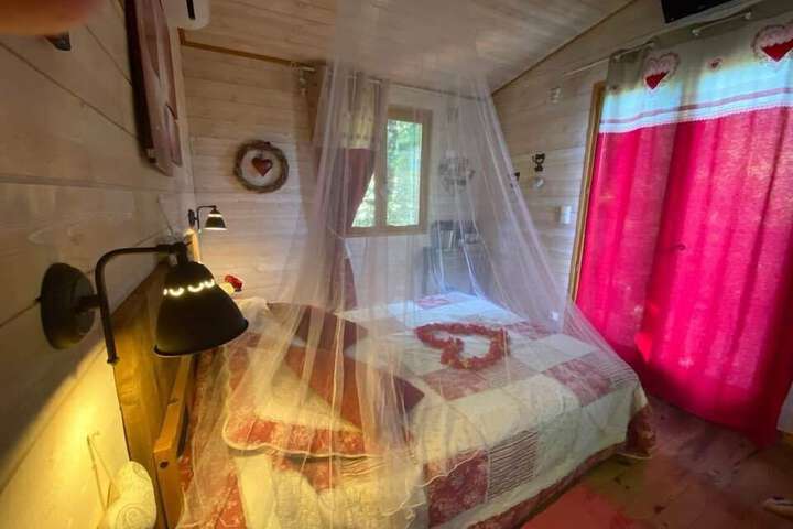 Room 15 of 93