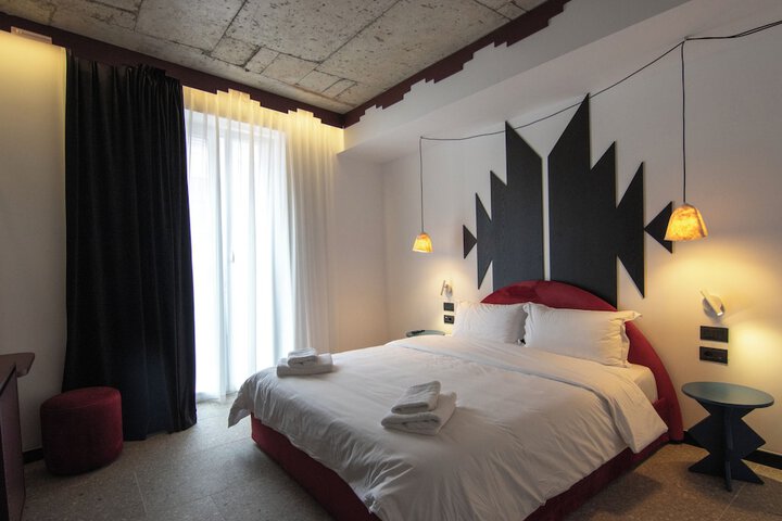 Room 25 of 40