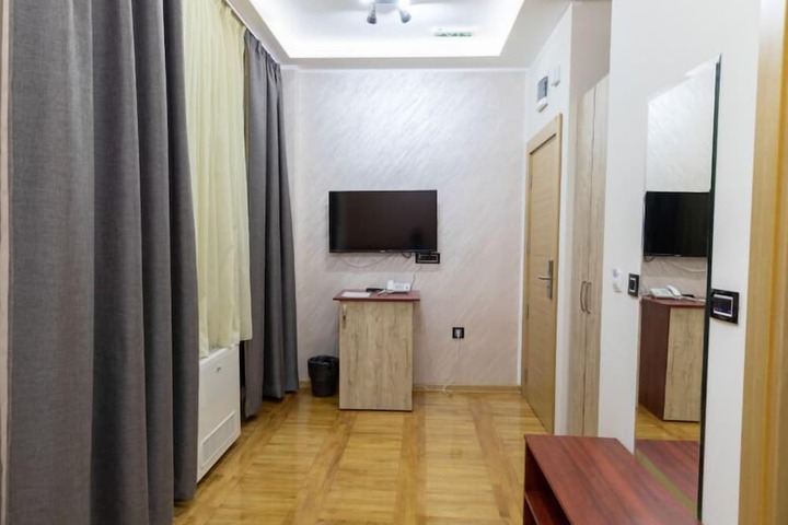 Room 7 of 66