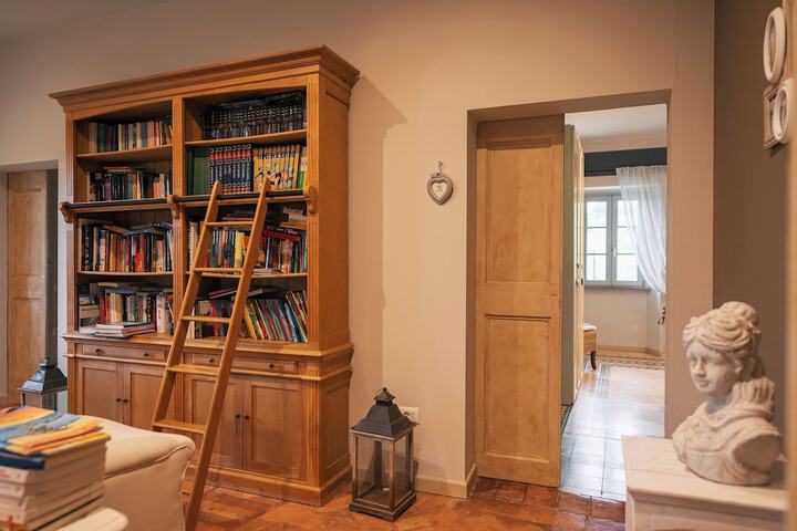 Room 8 of 28