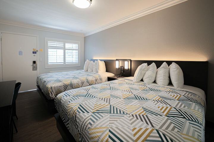 1 Queen Bed Micfridge (11 of 11)