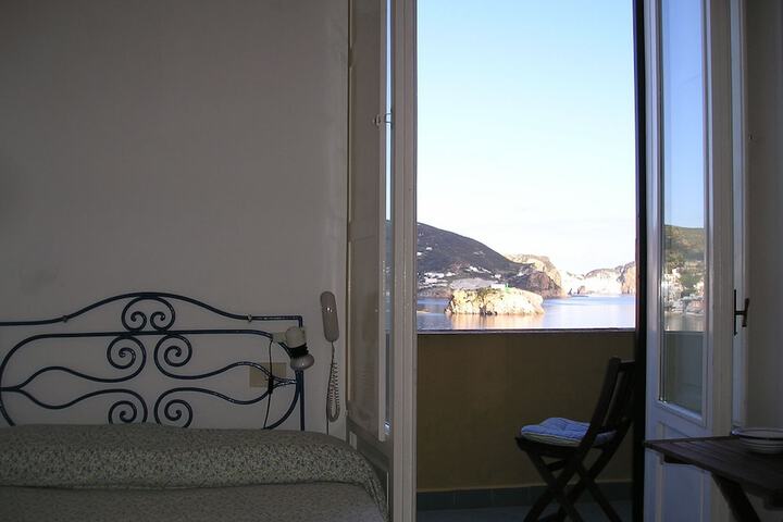 Room 5 of 31
