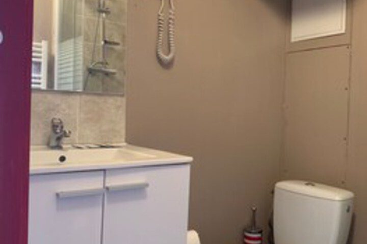 Room 2 of 21