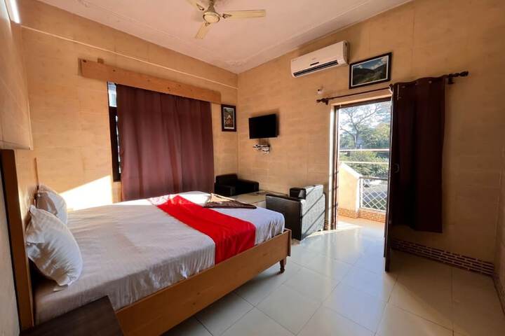 Room 8 of 12